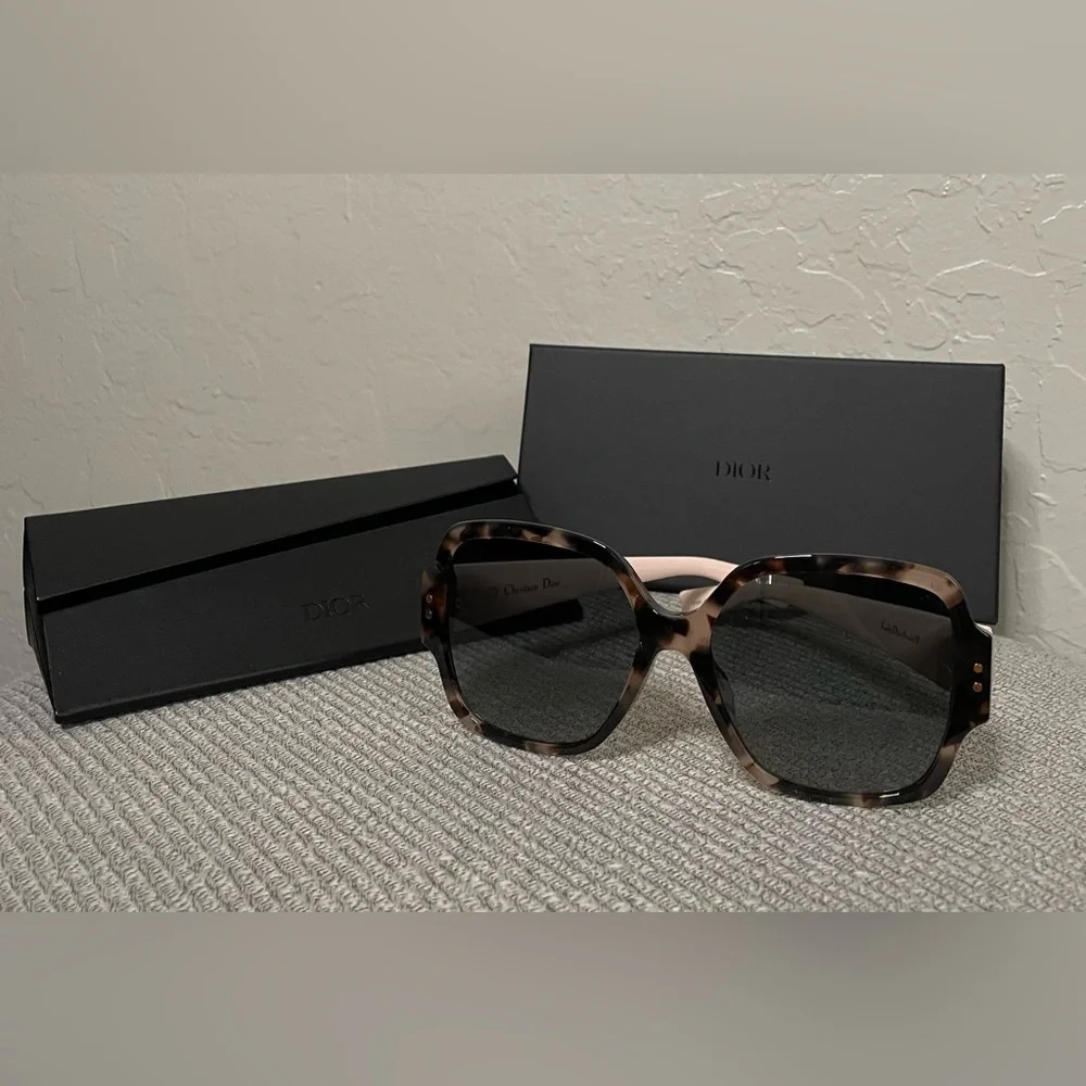 🎉HP🎉New Lady Dior Christian Dior Light Pink💖Studded 57mm Sunglasses Italy